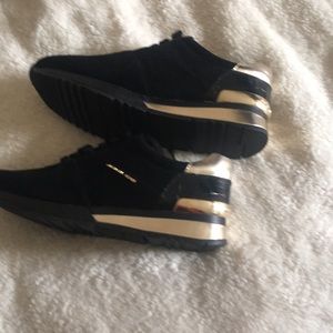 BRAND NEW MICHAEL KORS SNEAKERS BLACK AND GOLD
